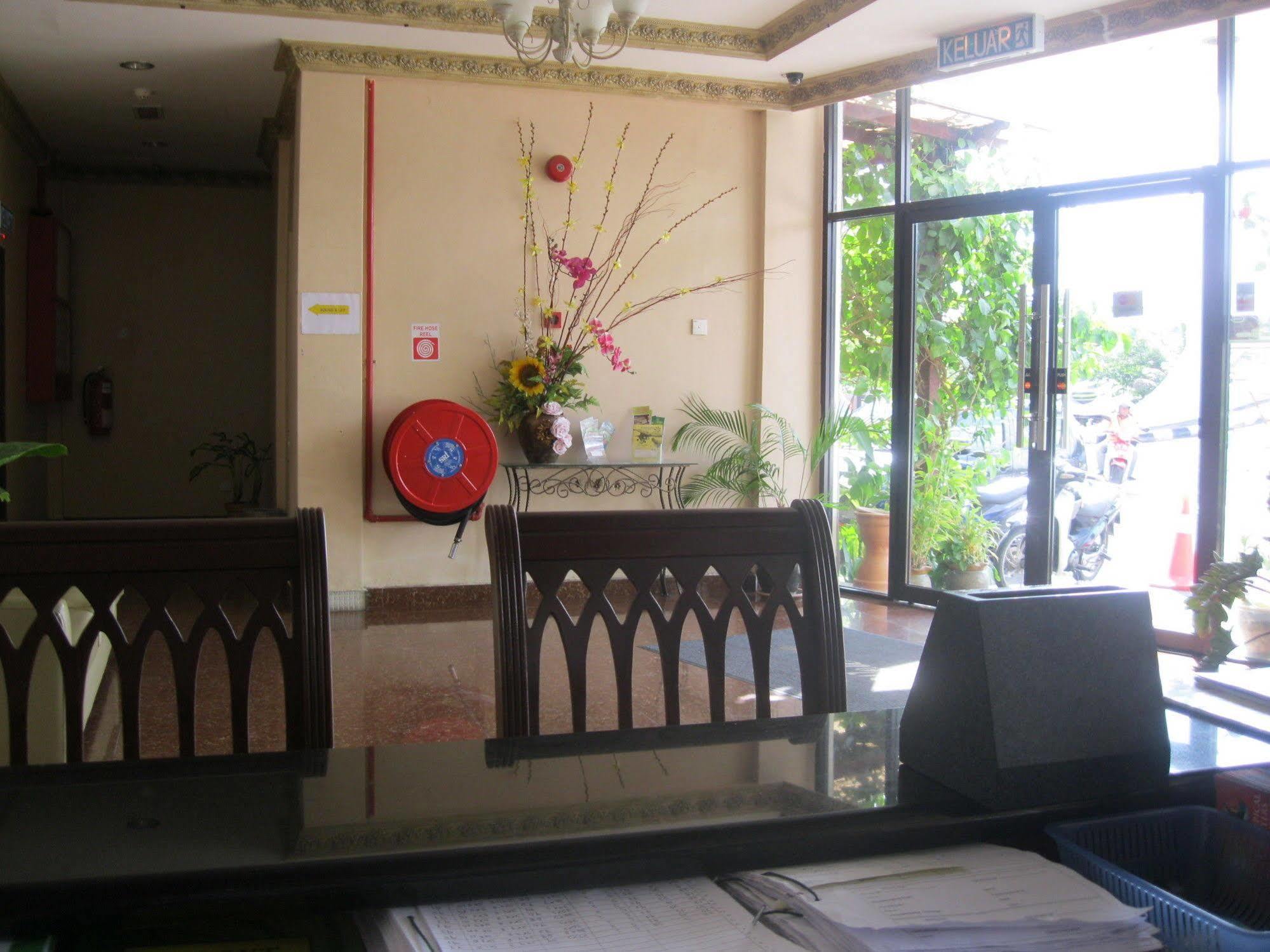 Langkawi Baron Hotel Kuah Exterior foto