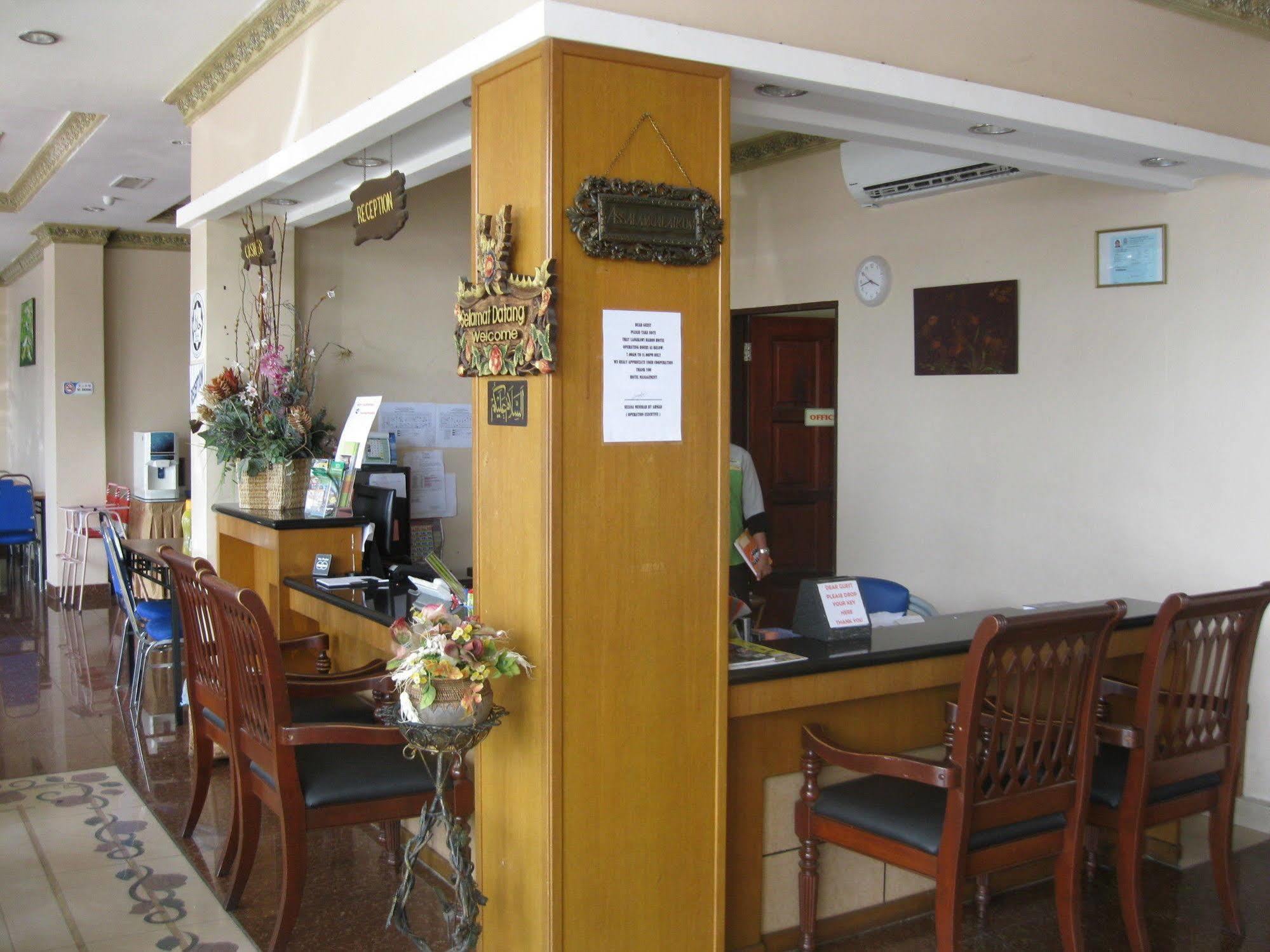 Langkawi Baron Hotel Kuah Exterior foto